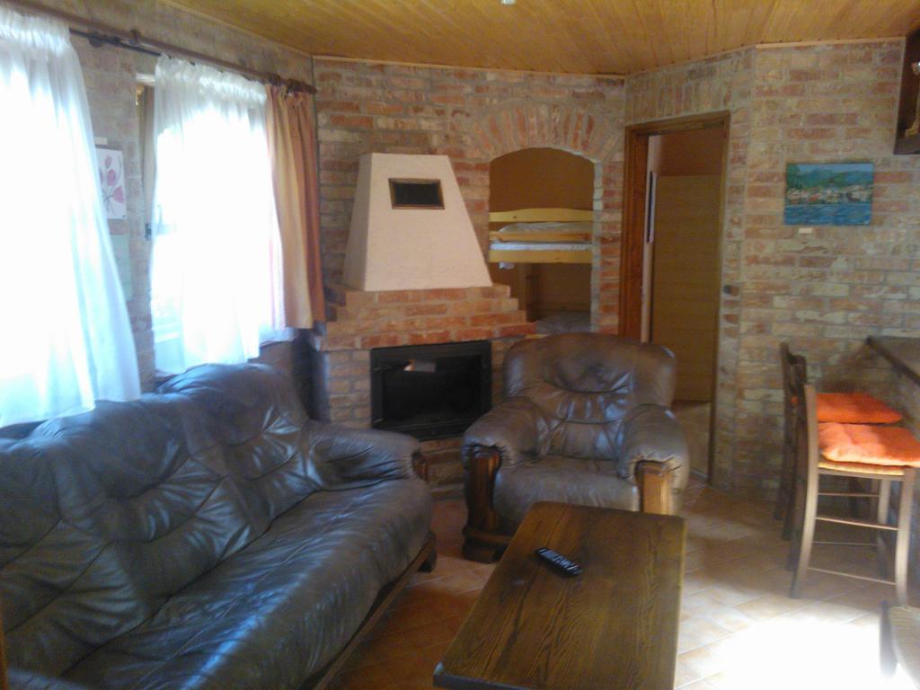 Mediterran Apartmanhaz Szántód Buitenkant foto