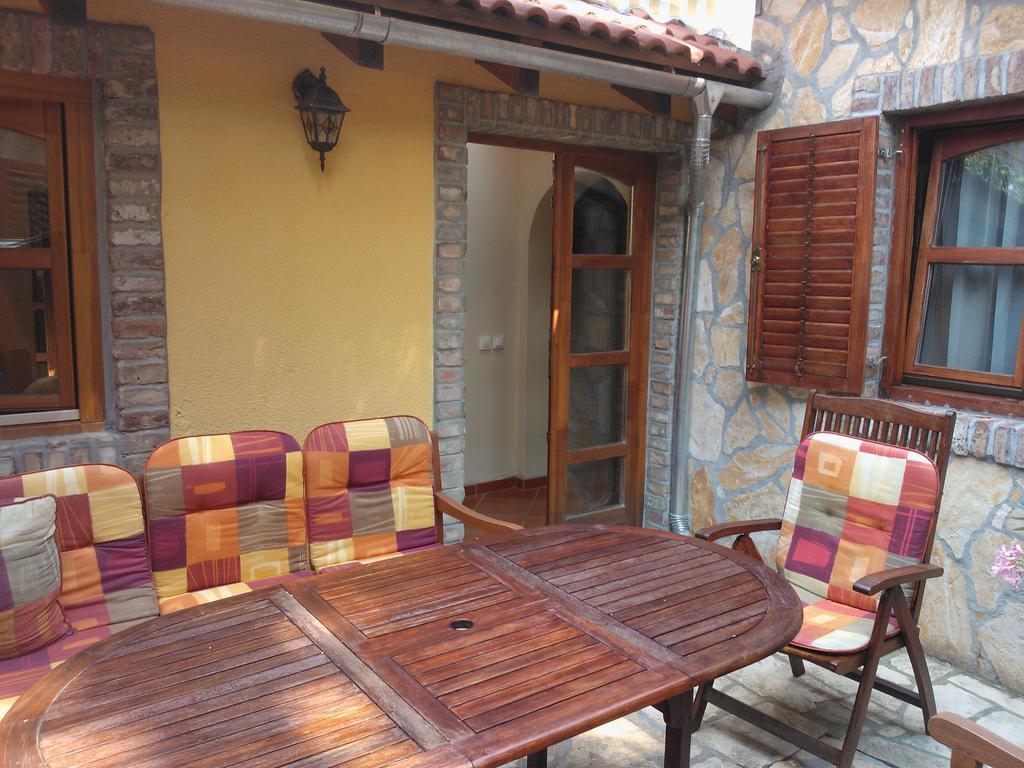 Mediterran Apartmanhaz Szántód Buitenkant foto